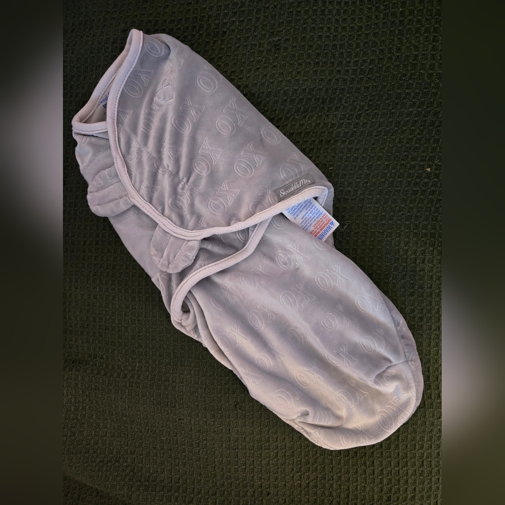 SwaddleMe XO Patterned Infant Wrap in Light Gray SIZE SM